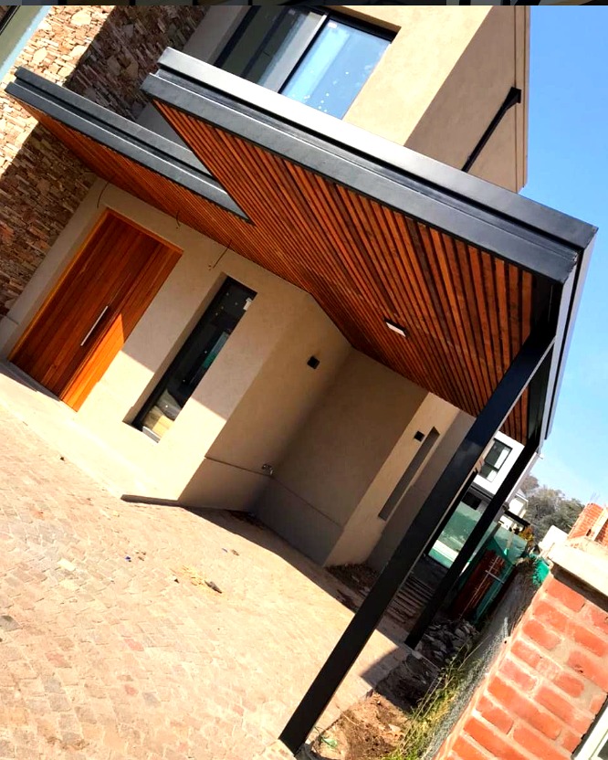 Vista interior pérgola madera y hierro