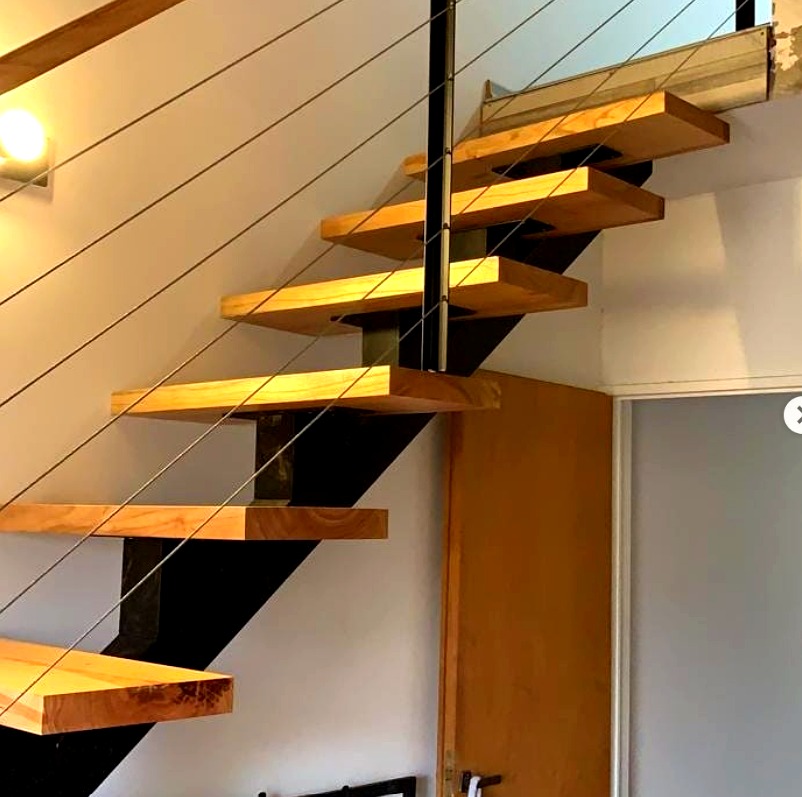 Escalera flotante madera y cables de acero